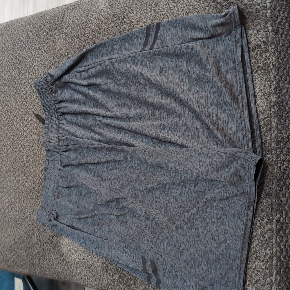 Men's Real Essentials shorts - Medium